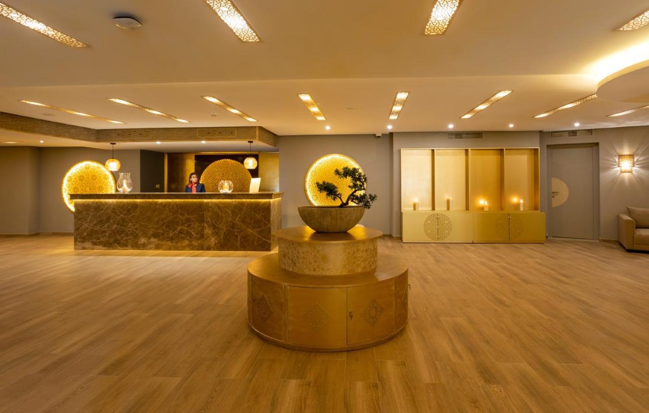 Royal Tulip Korbous Bay Thalasso & Springs (Adults Only) Qorbu Esterno foto The reception area of the lounge