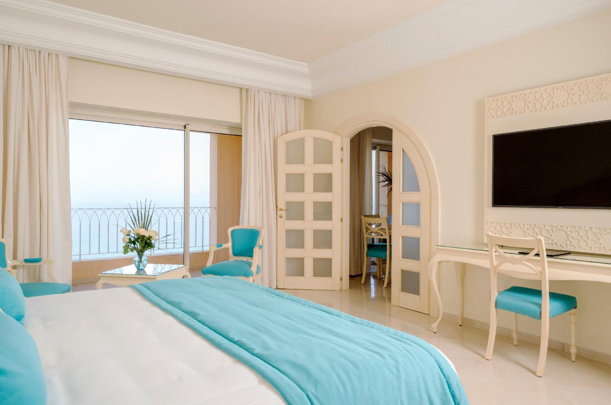 Royal Tulip Korbous Bay Thalasso & Springs (Adults Only) Qorbu Esterno foto A room at the hotel