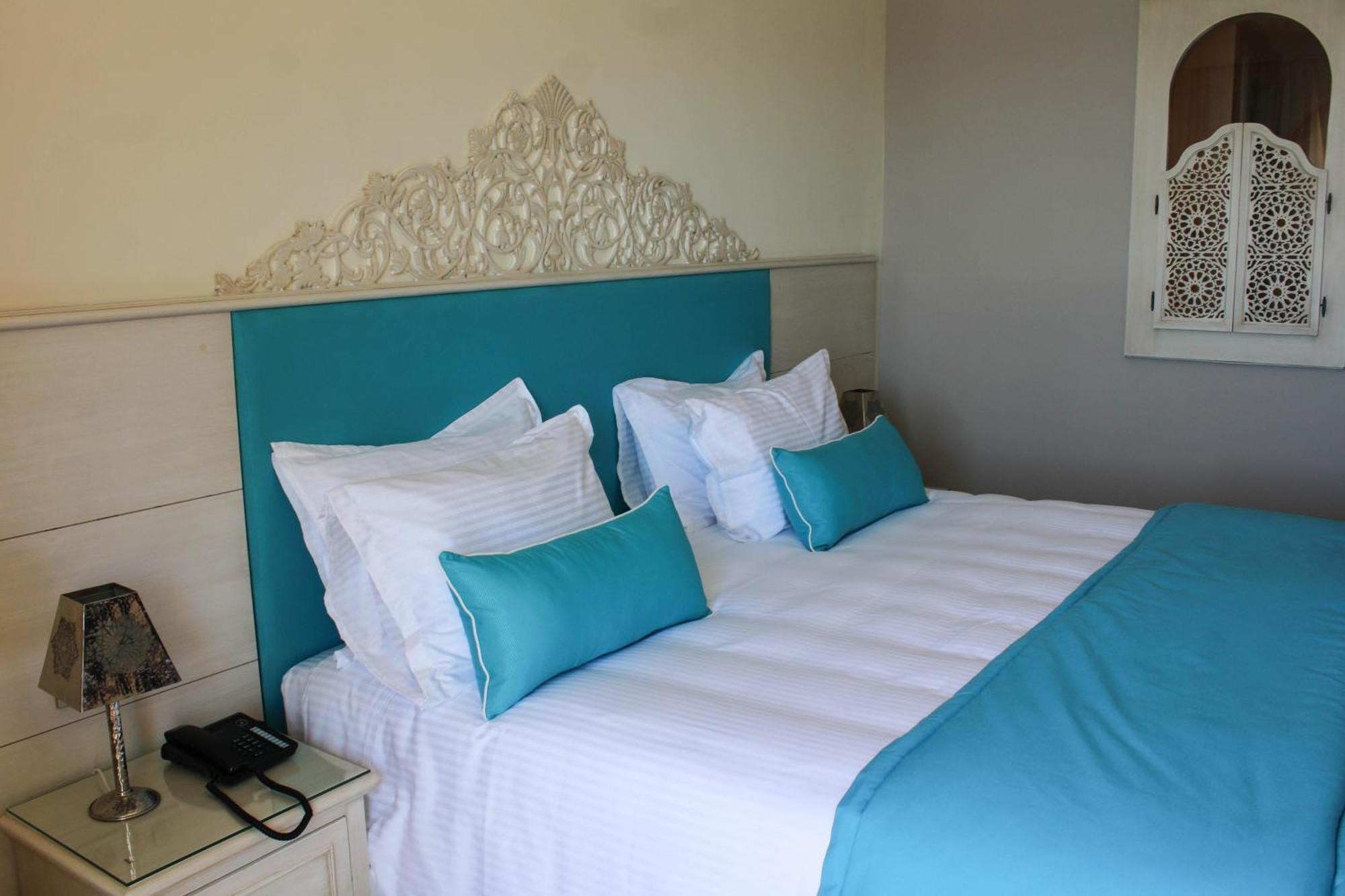Royal Tulip Korbous Bay Thalasso & Springs (Adults Only) Qorbu Esterno foto A bed