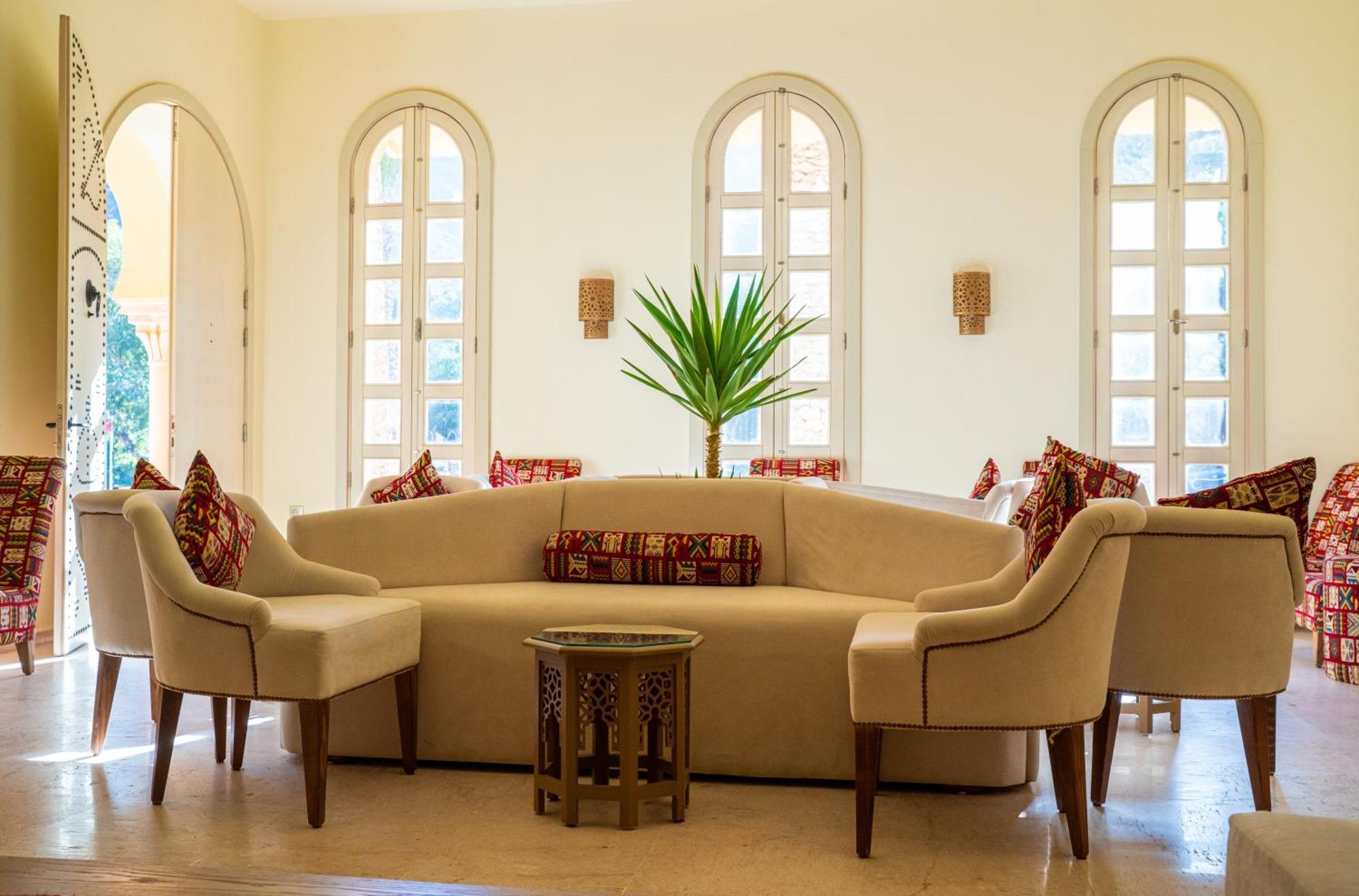 Royal Tulip Korbous Bay Thalasso & Springs (Adults Only) Qorbu Esterno foto The interior of the hotel
