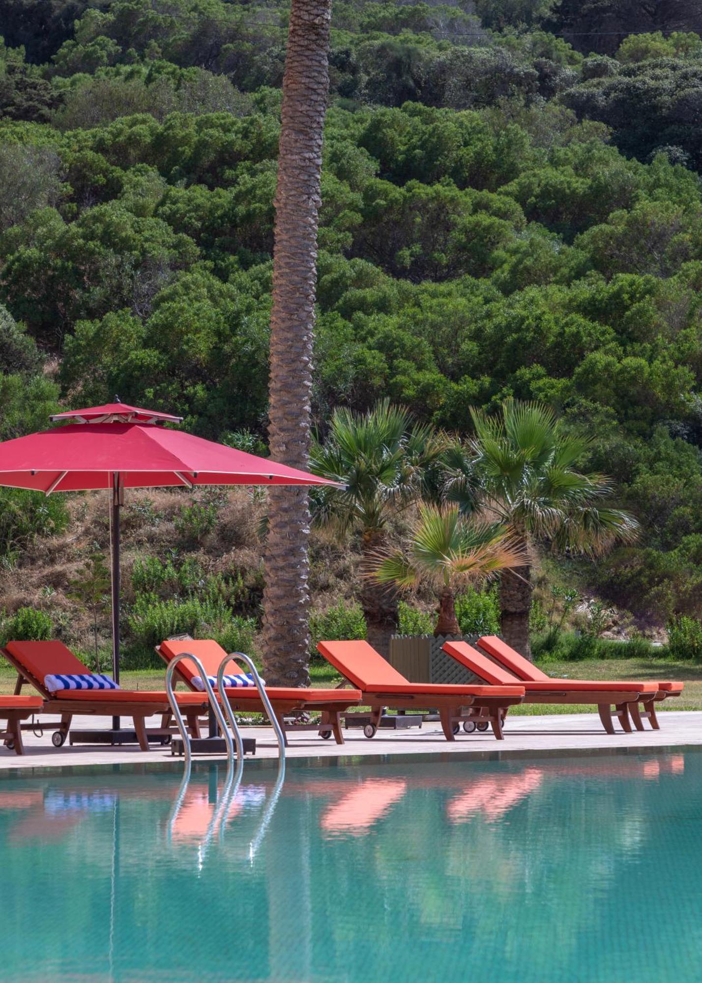 Royal Tulip Korbous Bay Thalasso & Springs (Adults Only) Qorbu Esterno foto A poolside umbrella