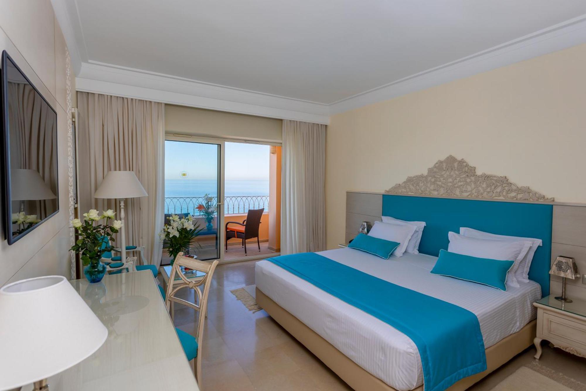 Royal Tulip Korbous Bay Thalasso & Springs (Adults Only) Qorbu Esterno foto A room at the hotel