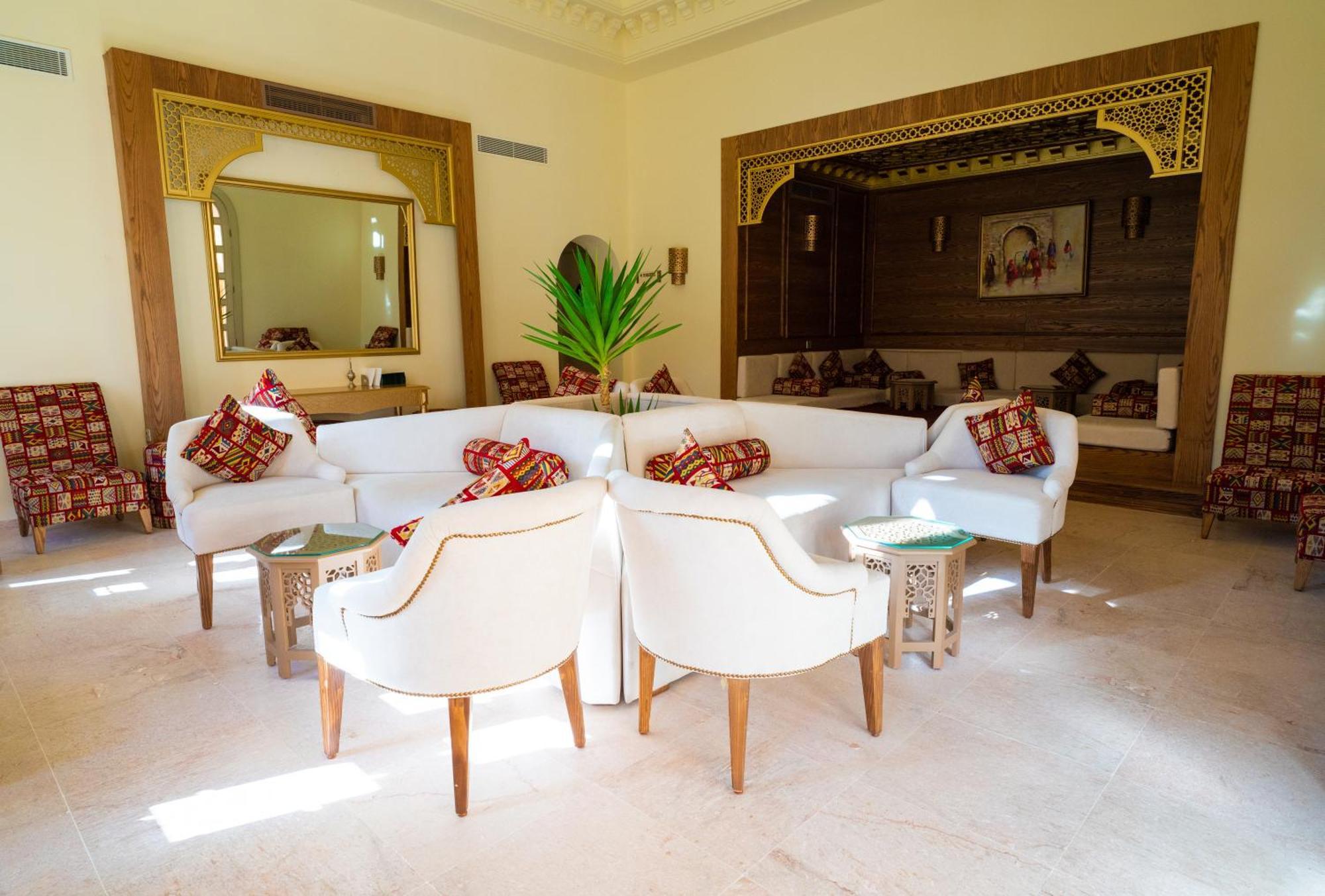 Royal Tulip Korbous Bay Thalasso & Springs (Adults Only) Qorbu Esterno foto The interior of the hotel